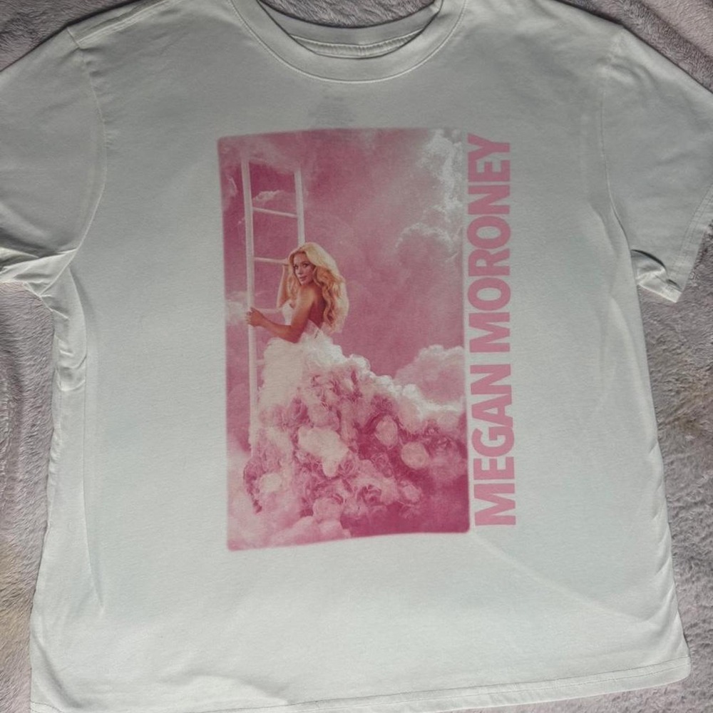 Megan Moroney cotton t-shirt with graphic of a woman in a pink cloud, size XXL